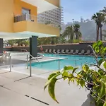 Nuevo, Piscina Y Mar A 1 Paso